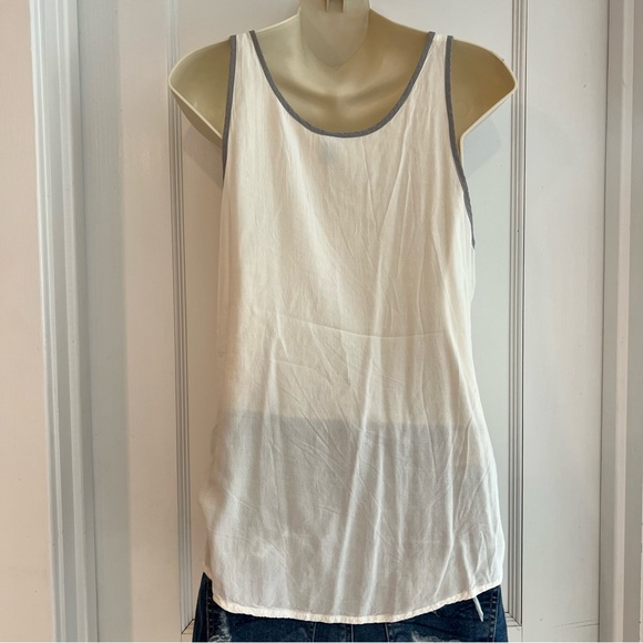 Old Navy White Tank Women’s Size Large - Picture 4 of 5
